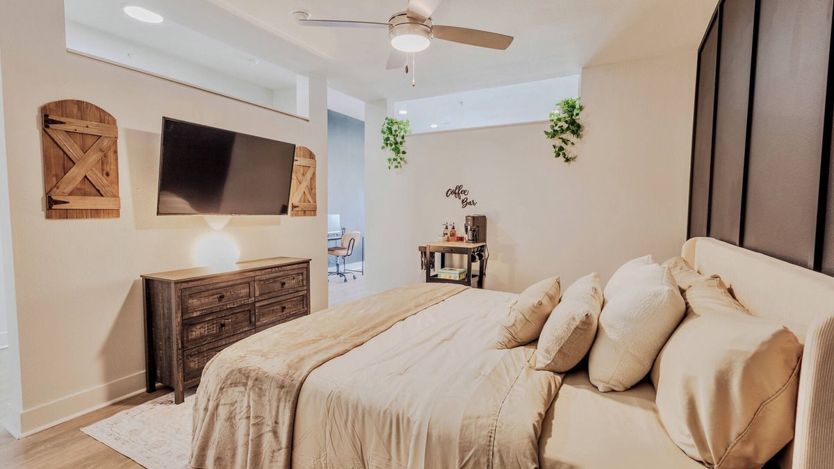 Deep Ellum Apartment | Luxury Skyline Escape/FIFA World Cup/Sauna/King Bed/DT View