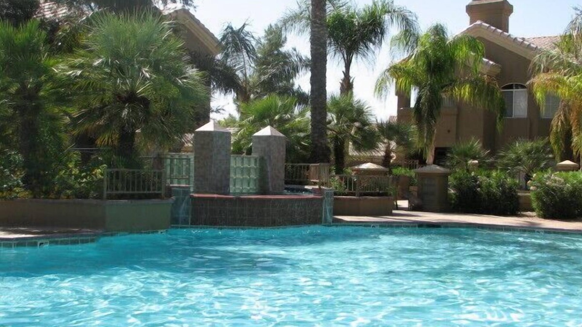 Paradise Valley Village Condo | Luxury Southwestern Condo Overlooking Quiet Inner Courtyard