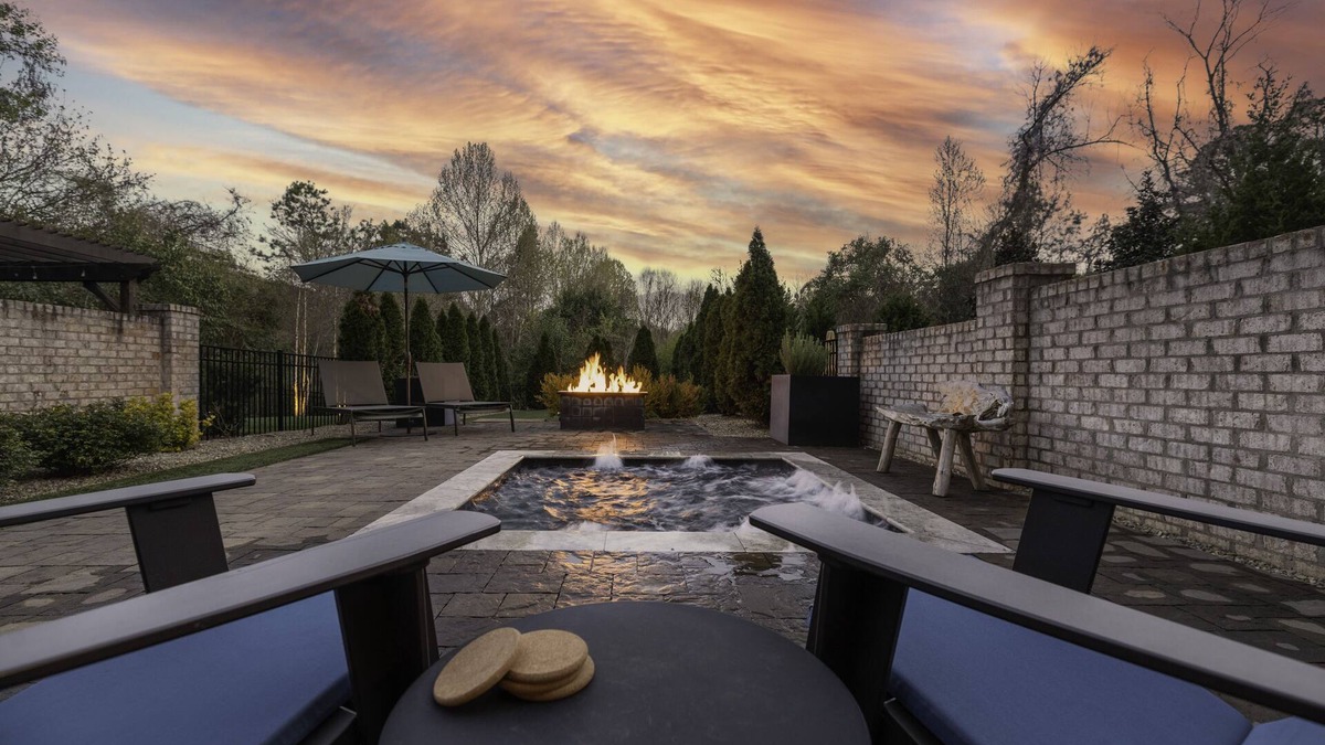 Charlotte House | Luxury Spa (Hot tub), Sauna, Gas Fire pit & more