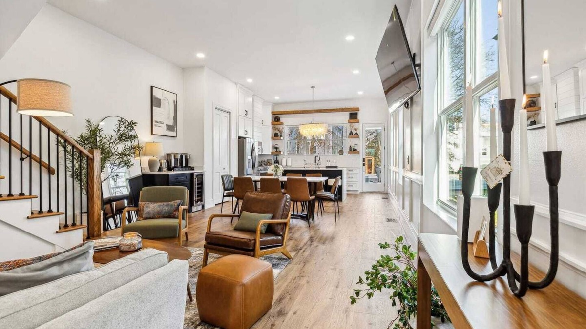 East Hill House | Luxury Spa Retreat | Sauna, Hot Tub & Fire Pit