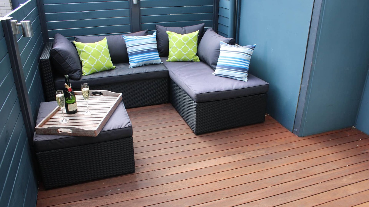 Paraparaumu Beach Apartment | Luxury Spa Studio a Short Walk From Beach, Cafes and Golf Course.