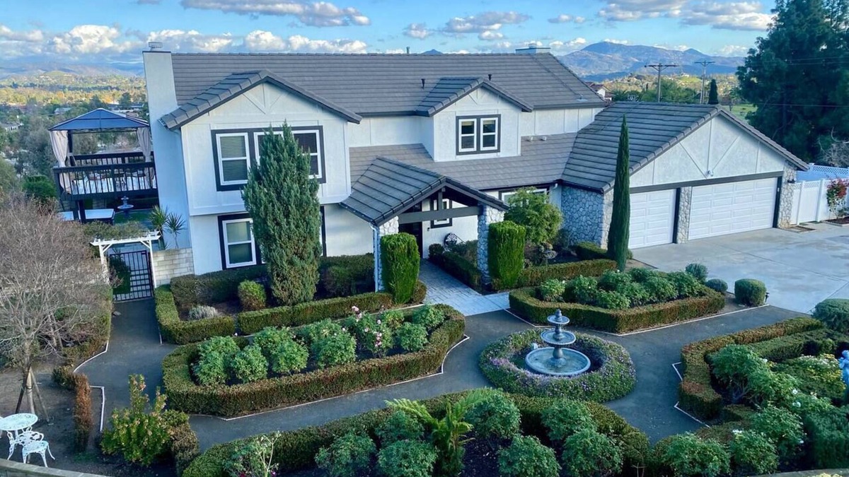 Felicita House | Luxury Stay in San Diego. 5BR/3BA with Mountain views and hot tub
