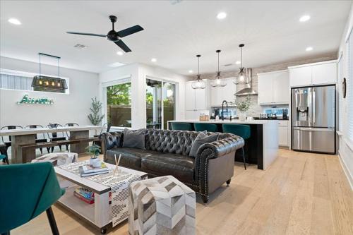 Swede Hill Apartment | Luxury Stay w Ping-Pong & Pool