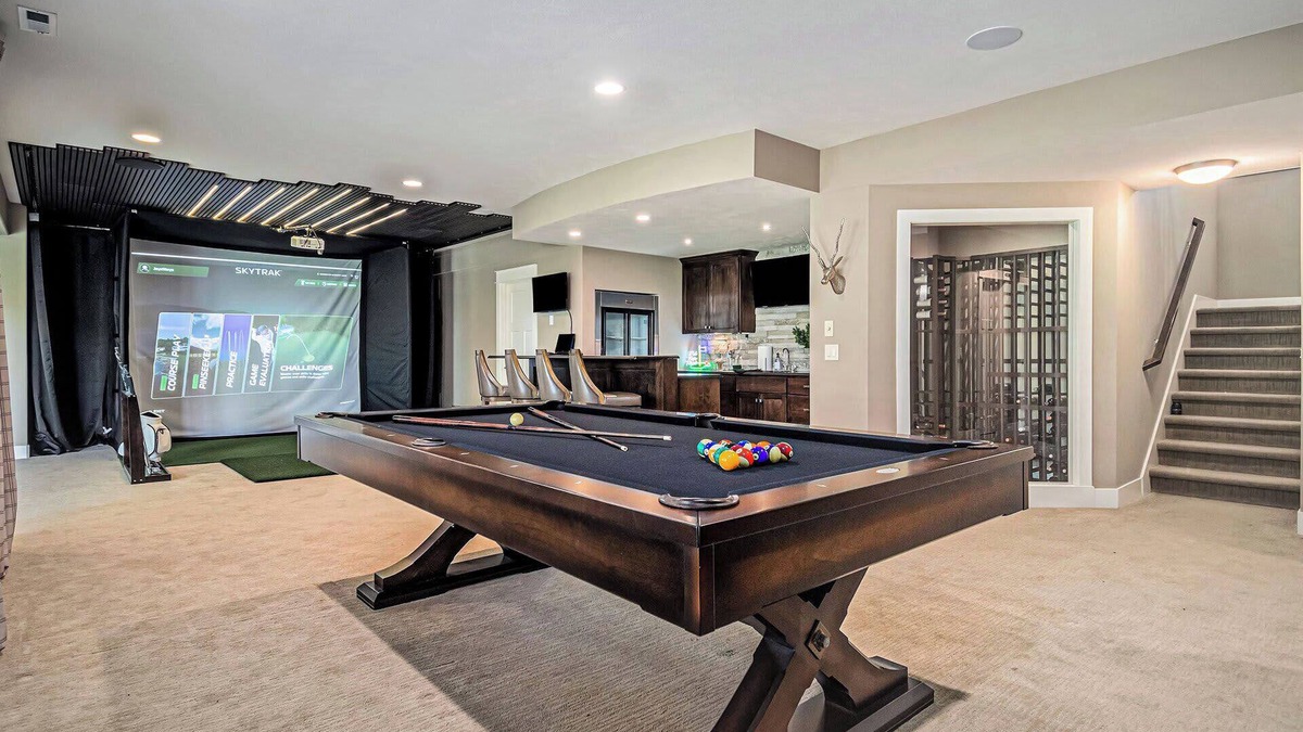 Elkhorn House | Luxury Stay with Golf Simulator and 3 King Bedrooms!