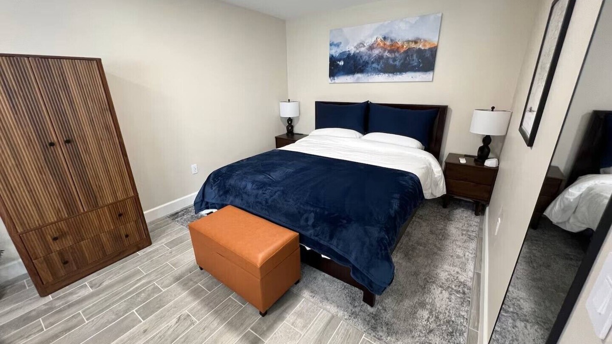Huning Highland Historic District Apartment | Luxury Studio Guest House Full Kitchen Cal King Central Albuquerque