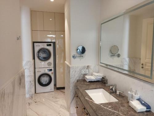 Bengaluru Apartment | Luxury Suite attached with Leela Hotel Bangalore