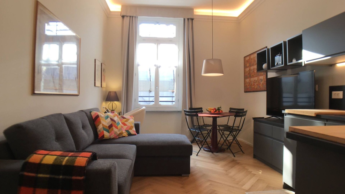 Roman Quarter Apartment | Luxury Suite in Turin City center