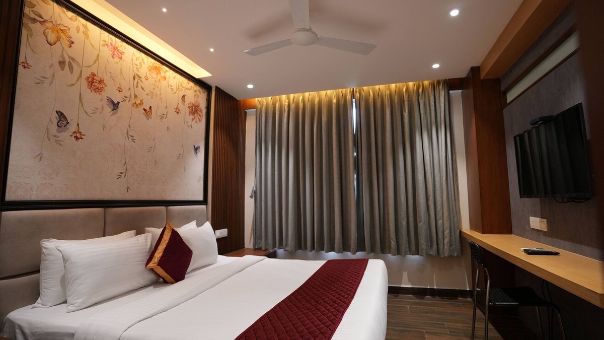 Vijayawada Apartment | Luxury Suite Room— 5 min from the Ce!
