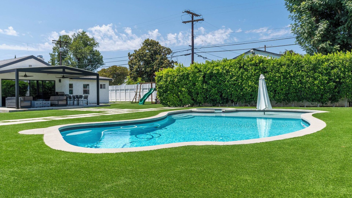 Lake Balboa Villa | Luxury Summer Getaway in Encino