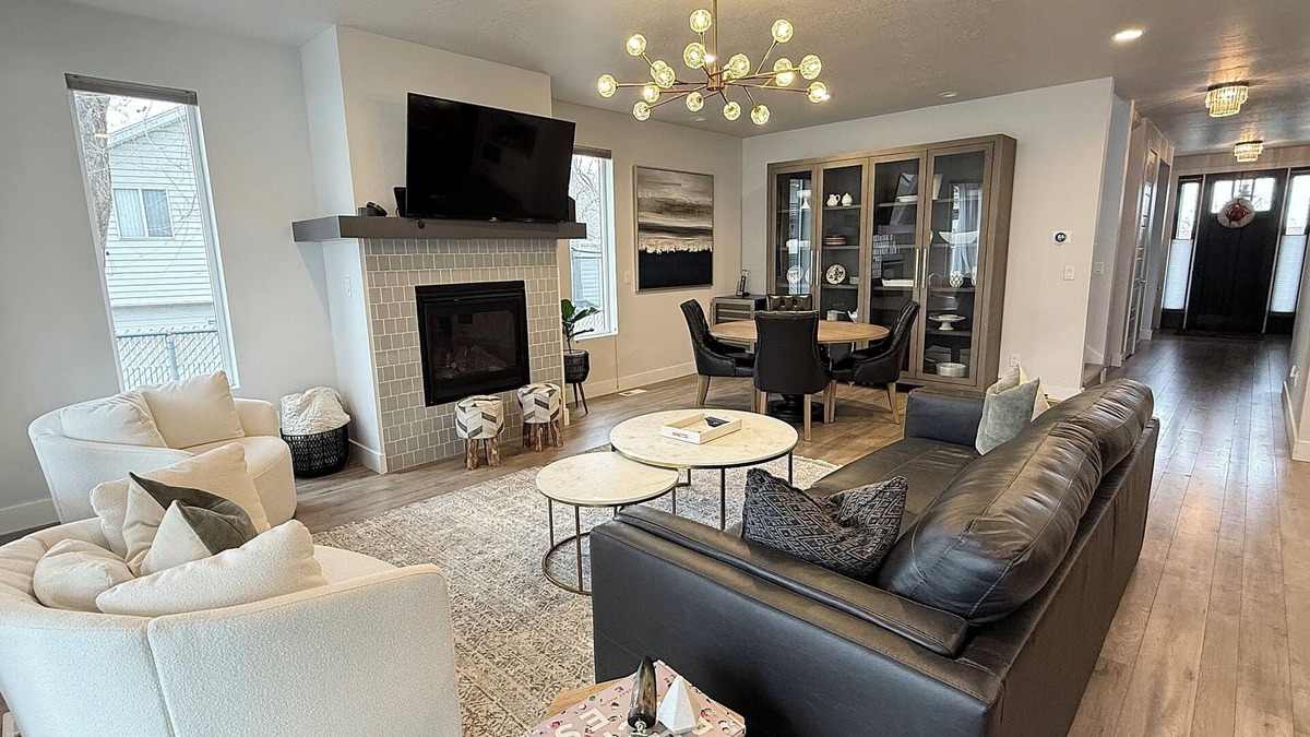 Sandy House | Luxury Summer Home, Basketball Court, Hot Tub Firepit Excellent Beds & Linens.