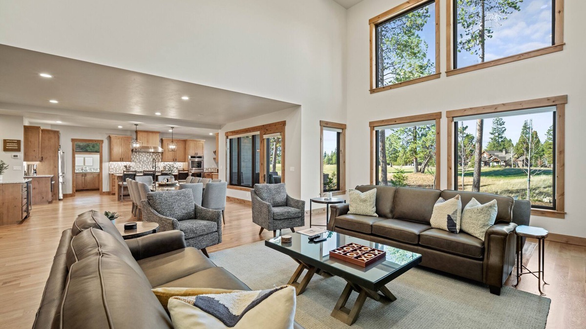 Sunriver House | Luxury Sunriver Escape with BBQ, Hot Tub & Ping Pong