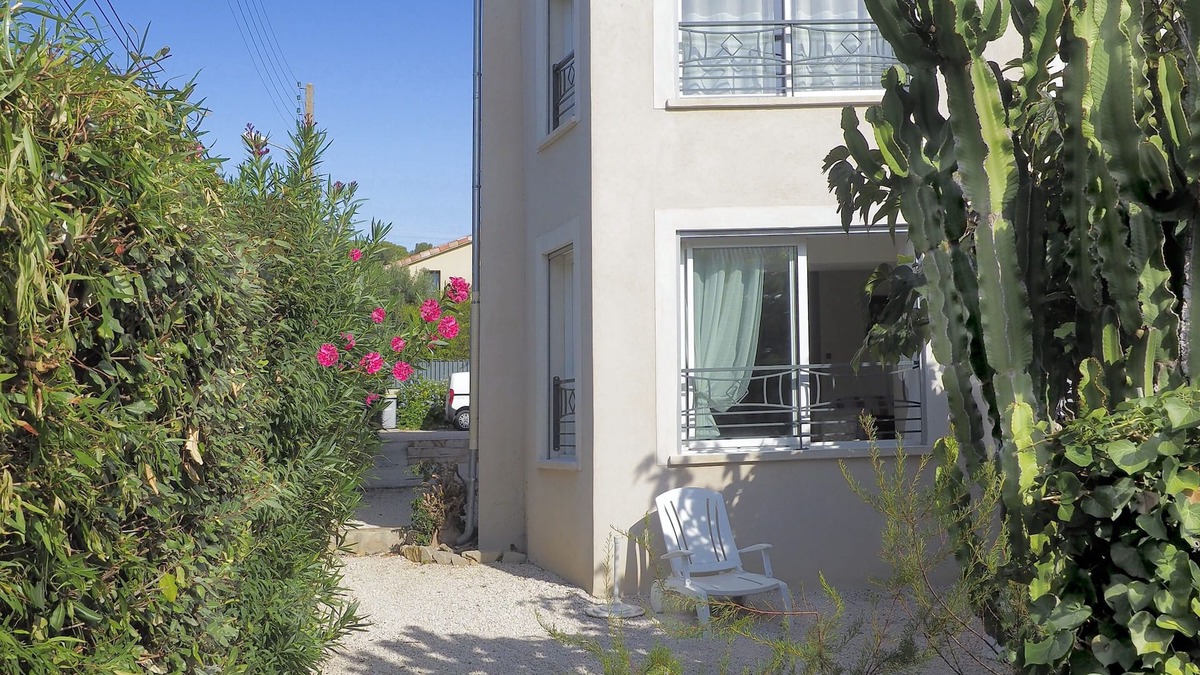 Sanary-sur-Mer Apartment | LUXURY T3 WITH GARAGE 150m FROM THE PORT