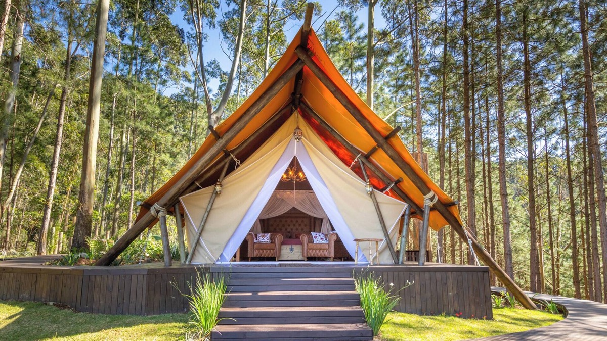 Anitapolis Cabin | Luxury tent with 3 bathtubs, breakfast and large garden