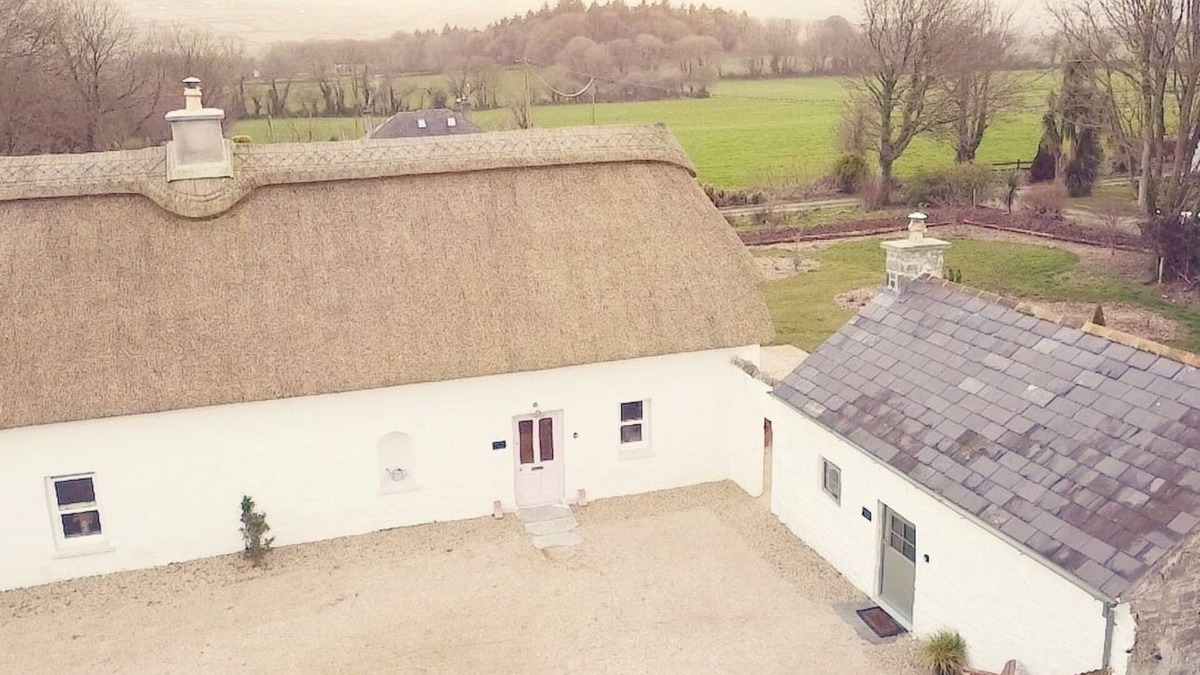Dungarvan Cottage | Luxury Thatch Cottage
