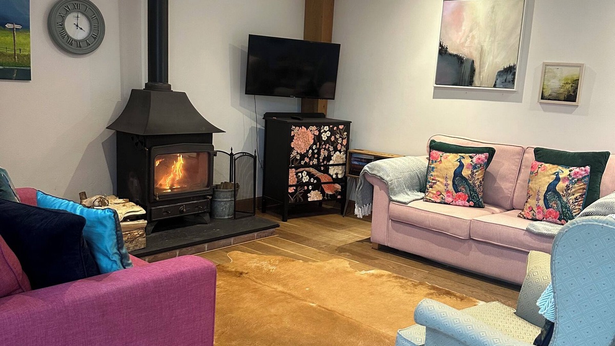 Cullompton House | Luxury Three Bed Barn Conversion, Idyllic setting, cosy barn w/woodburner, Devon