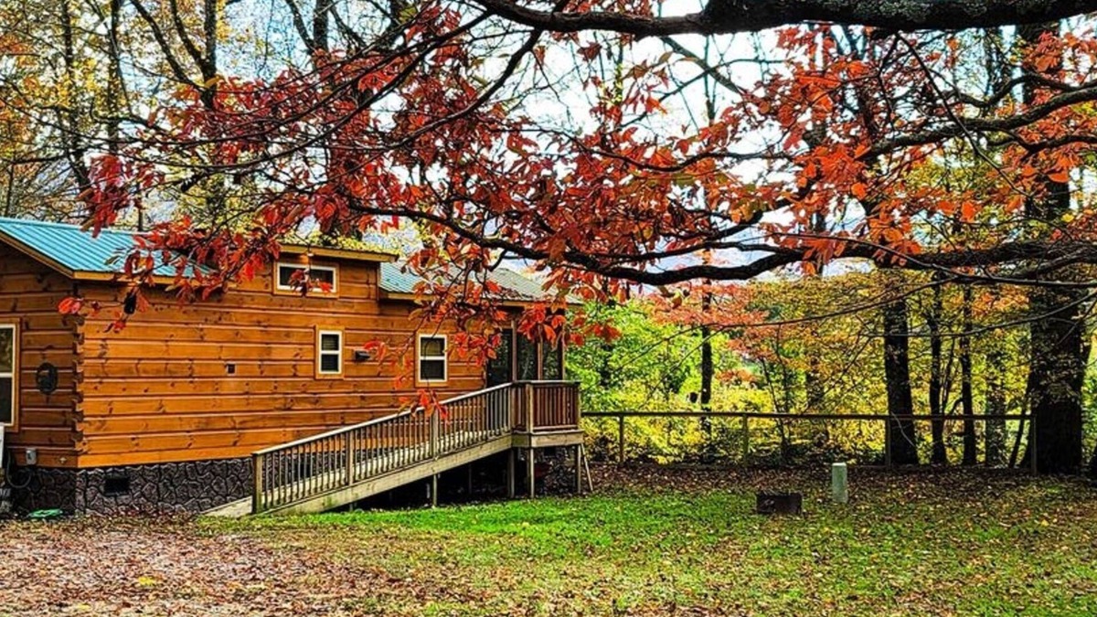 Andrews Cabin | Luxury tiny cabin on the Valley River with mountain views.