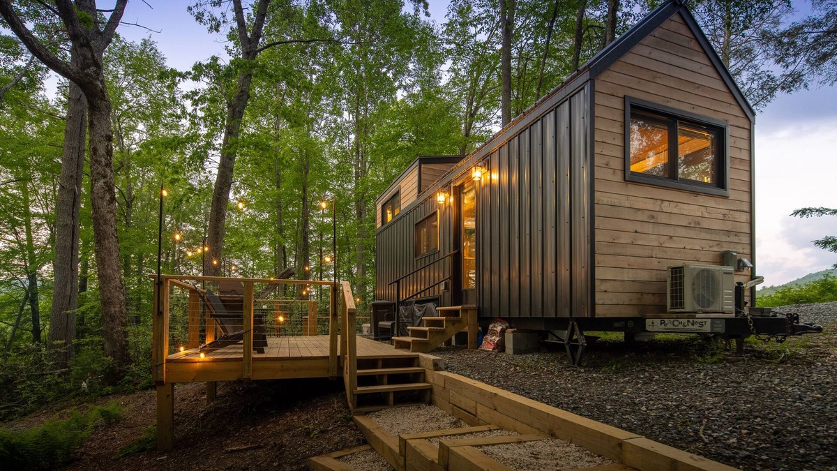 Deep Gap Apartment | Luxury Tiny Home in Deep Gap with Hot Tub and Fireplace