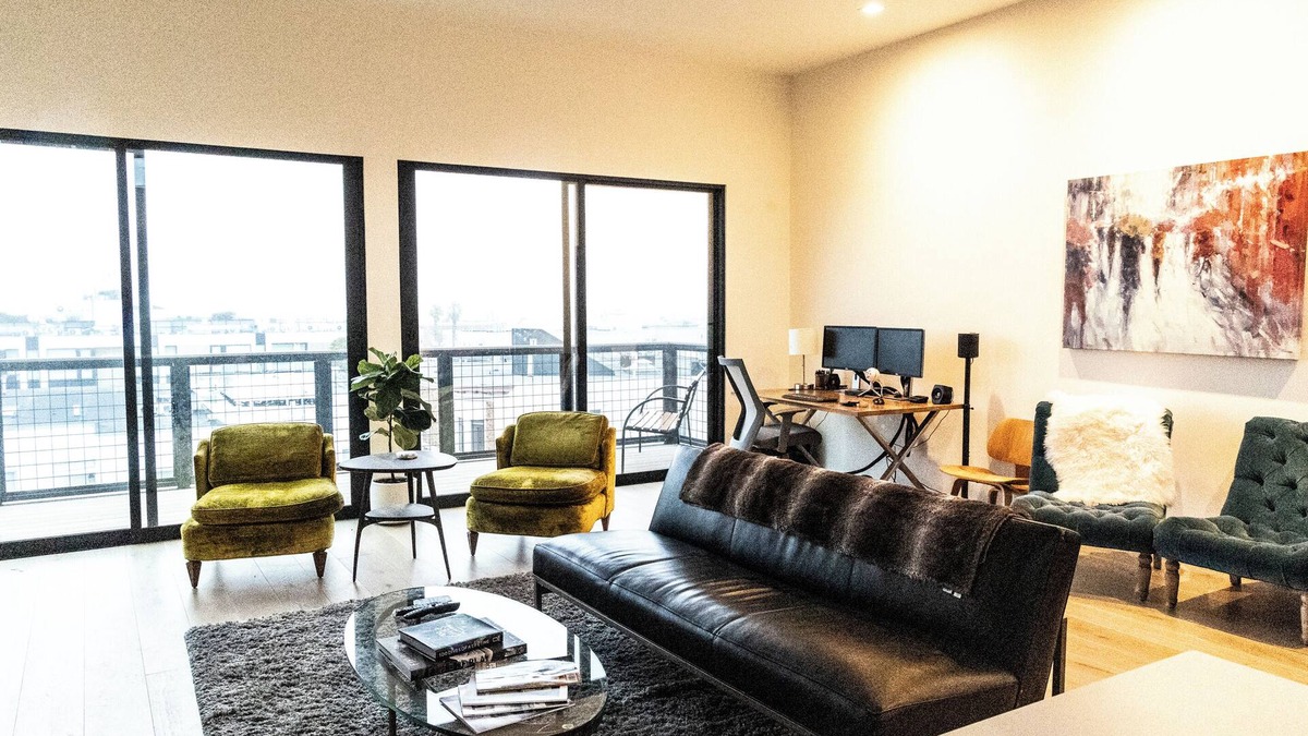 Cow Hollow Apartment | Luxury top floor apartment in heart of Marina with amazing views, & amenities