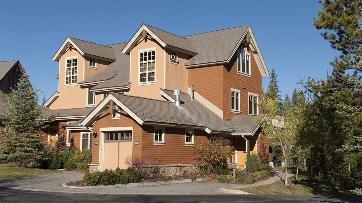 Keystone Condo | Luxury Townhome Just Steps to the Pool, The Exclusive Settlers Creek