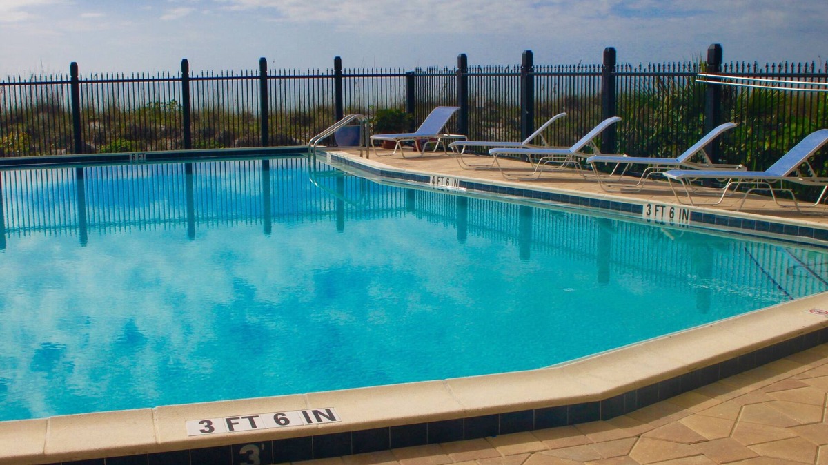 Palm Island House | Luxury TOWNHOUSE directly ON GULF/OCEAN - Sunset view, Pool, Tennis, Wifi, Pets!