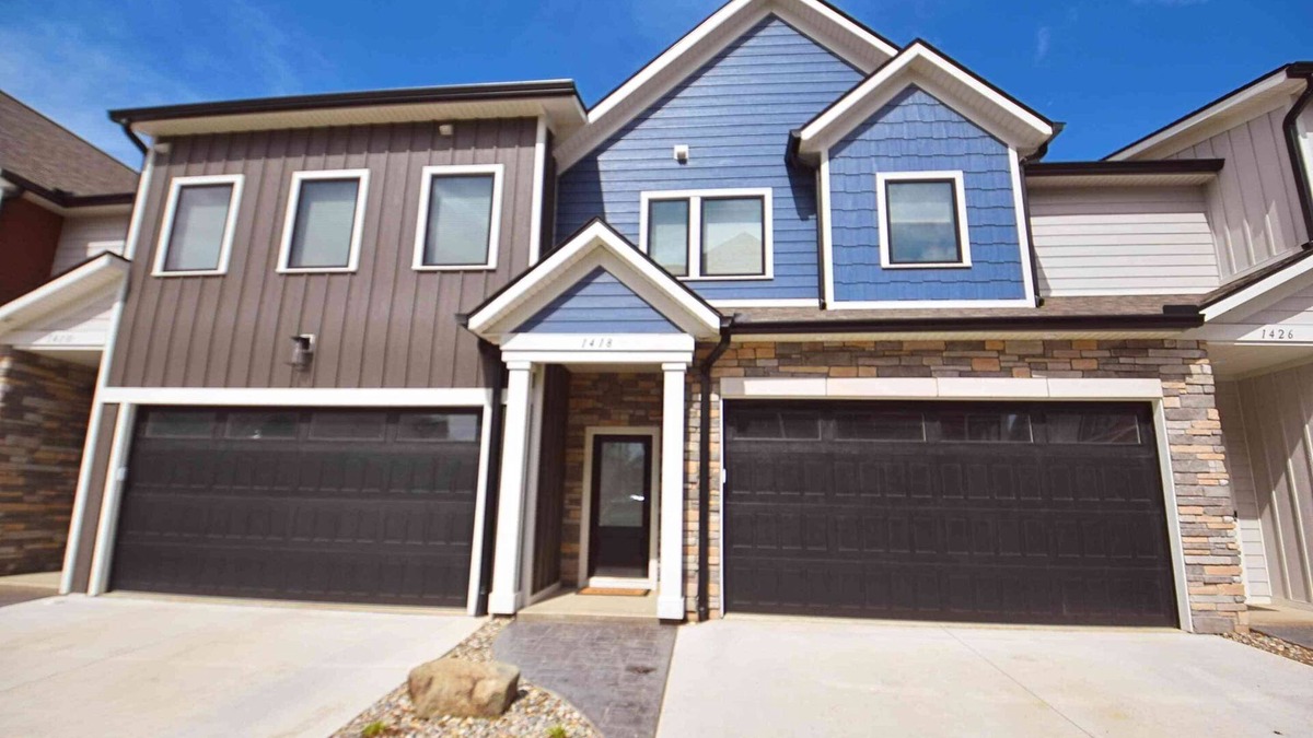 Wooded Estates House | Luxury Townhouse near Notre Dame with Fireplace & Pit (1418)