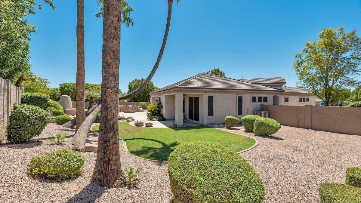 Sierra Verde at Arrowhead Ranch House | Luxury Tropical Gem in Upscale Arrowhead Lake community. 3 Kings 2 Master Suites