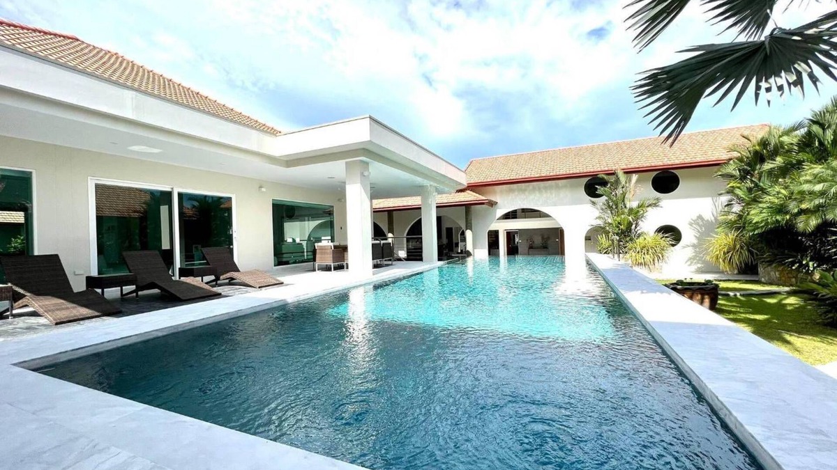 Nong Prue Villa | Luxury Tropical Pool Villa – 5 Bedrooms, Perfect for Families & Groups
