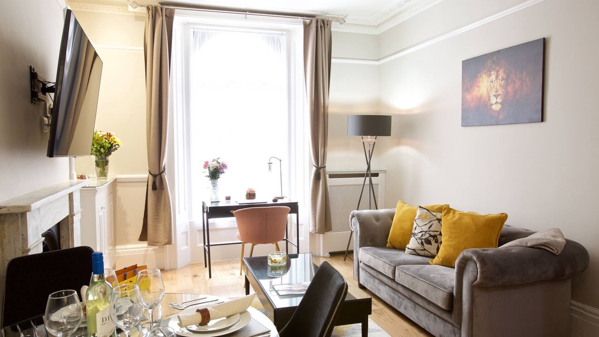 Pimlico Apartment | Luxury two Bedroom Apartment Minutes From Victoria Station!
