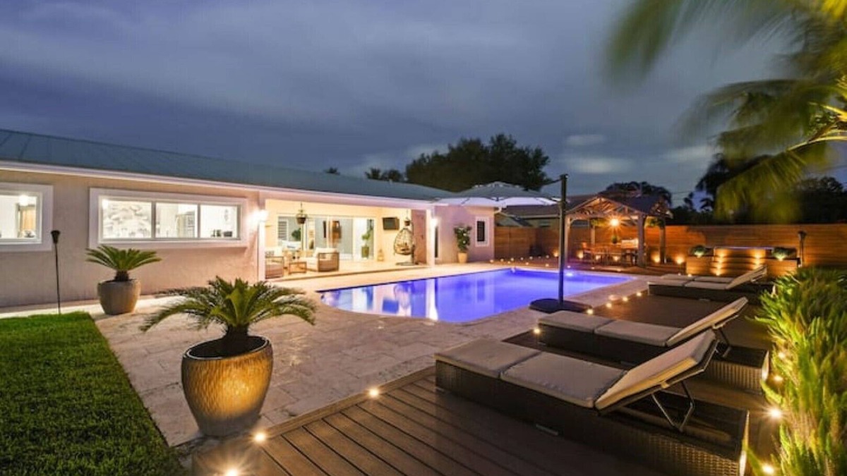 Lake Clarke Shores House | Luxury Unique Property 4-3 - Entire House - Heated Pool - Lg Yard