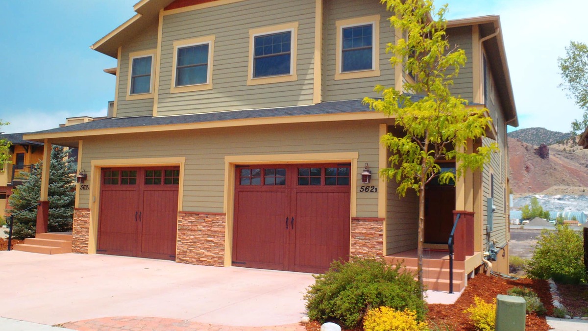 Salida House | Luxury Unit on the Arkansas River 4 Blocks to Downtown, Large Bed Suites