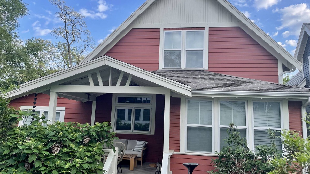 New Buffalo House | Luxury vacation cottage - walk to beach/downtown New Buffalo and pool!