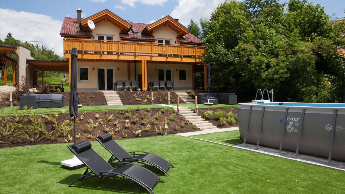 Arnoldstein House | Luxury vacation homes with hot tubs, sauna and pool near Italy and Slovenia