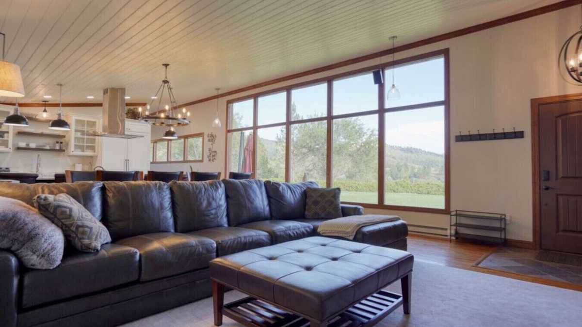 Hot Springs House | Luxury Vacation Home w/Chef`s Kitchen