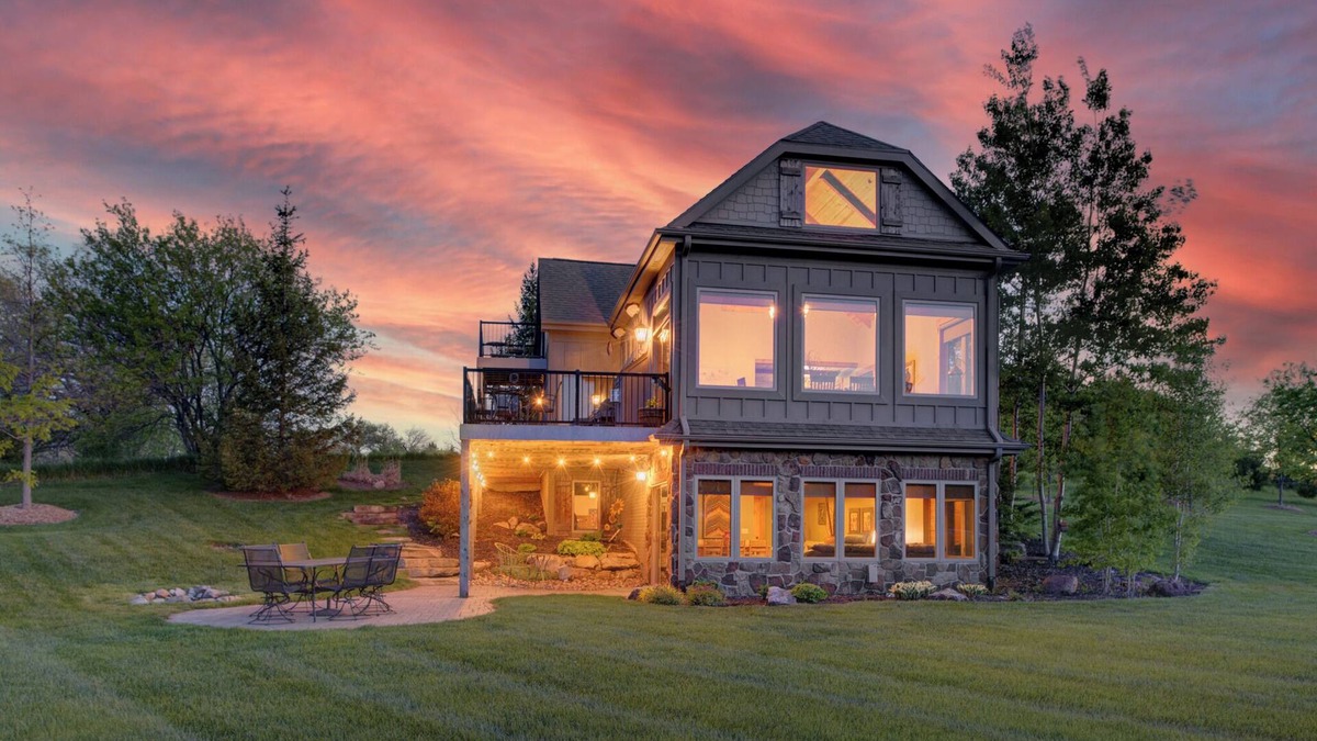 Wahoo House | Luxury Vacation Home with Awesome Lake Views!