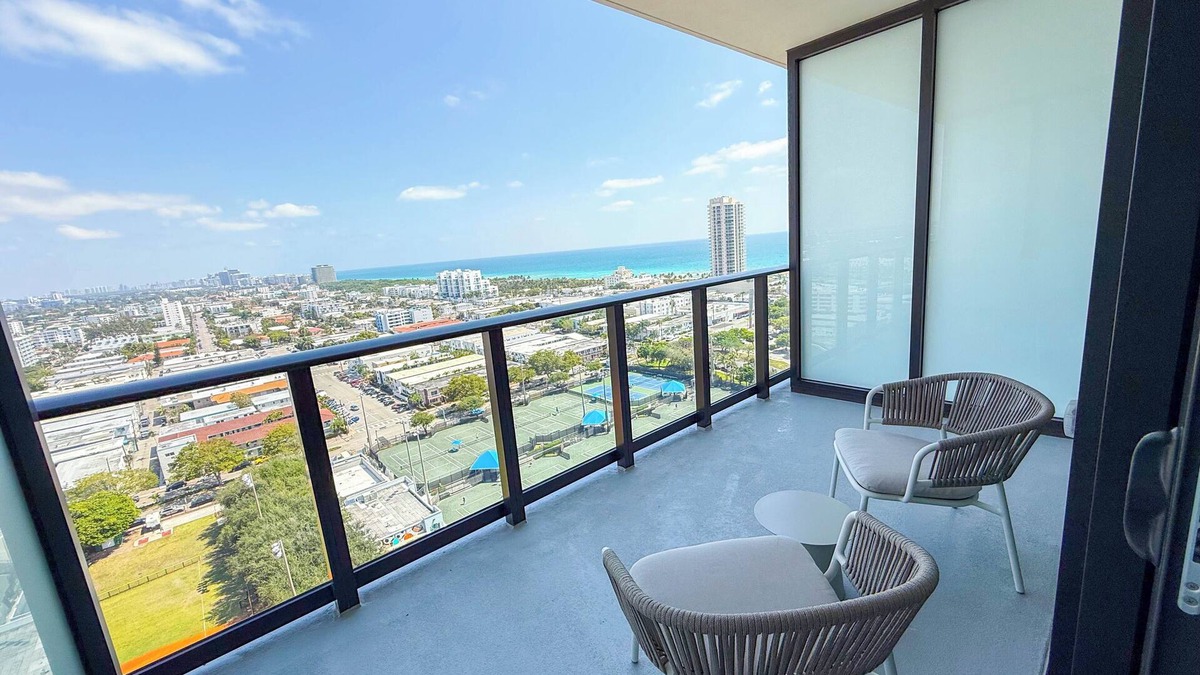 North Beach Condo | Luxury View-Modern 1-BR Condo with Panoramic Ocean Views, Pool & Gym–Miami Beach