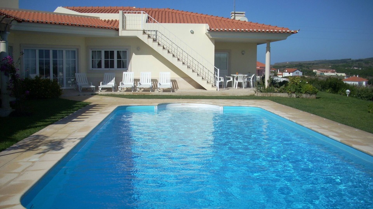 Foz do Arelho Villa | Luxury Vila with Private Pool and Ocean Views - Sleeps 20