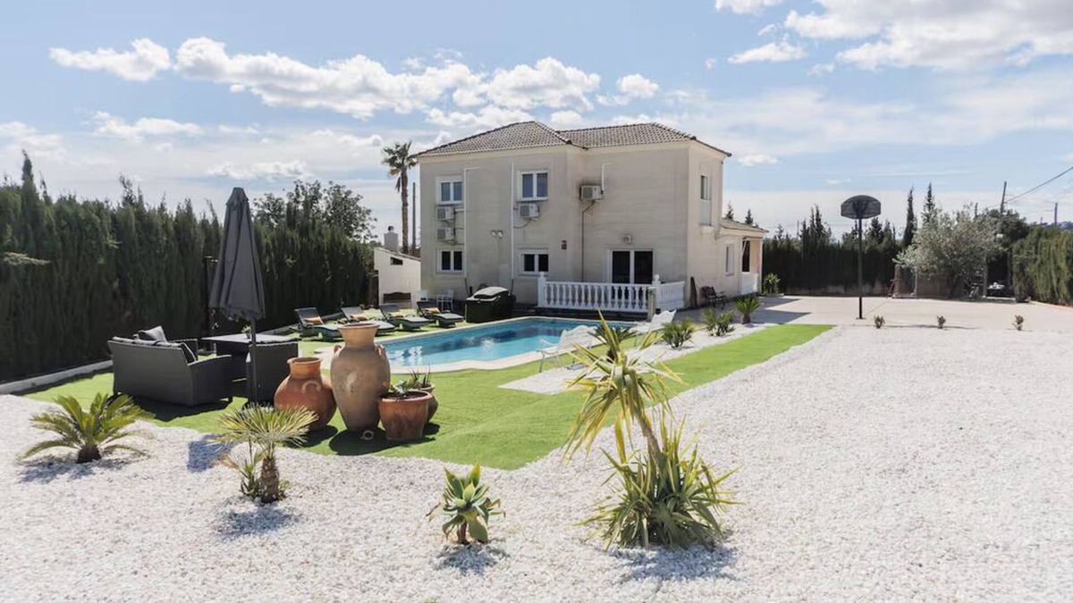 Lliria House | Luxury villa 20 min from Valencia