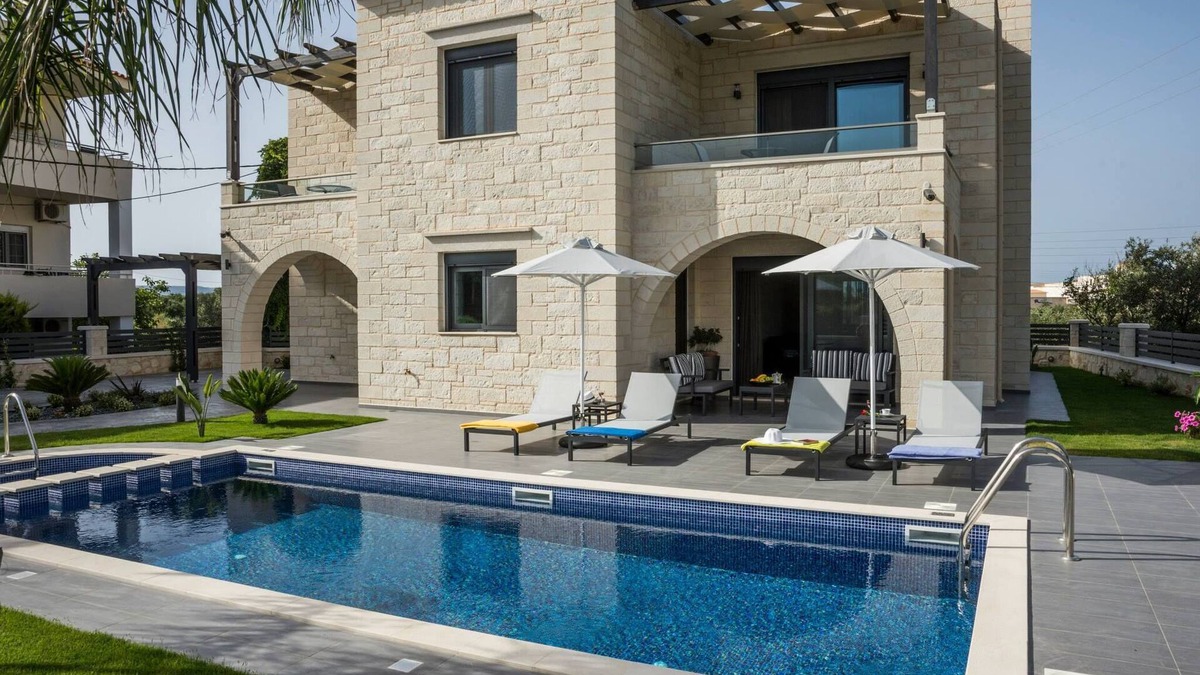 Almyrida Villa | Luxury villa 200m from the Beach, shops & Restaurants , Steam - Sauna Room & BBQ