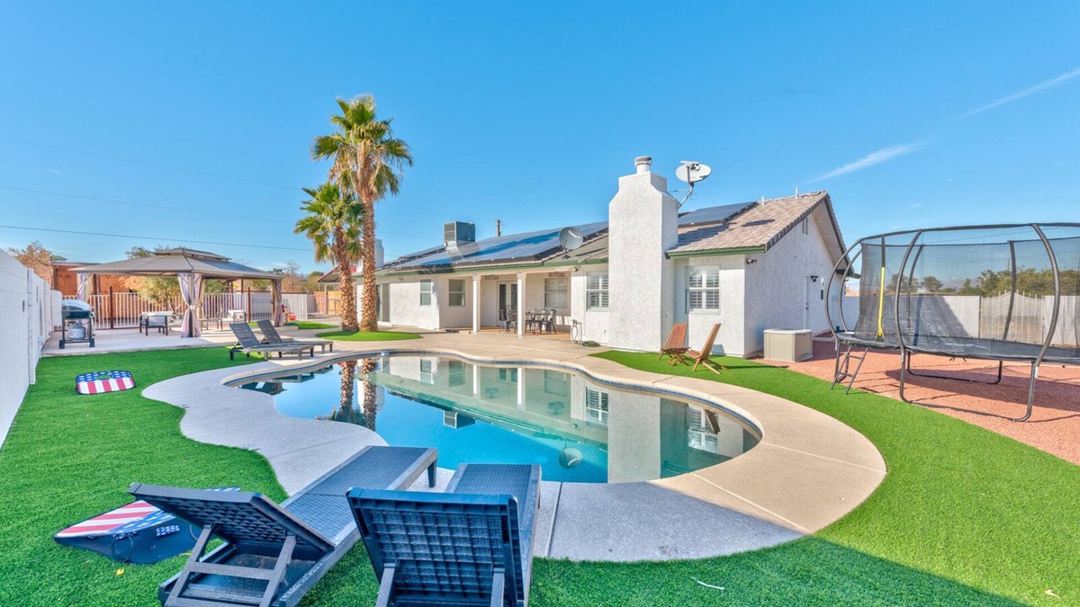 Enterprise Villa | Luxury Villa 3 Masters 6 B.rooms 4 Bath nBig pool RV parking on 0.5 Acre of fun!