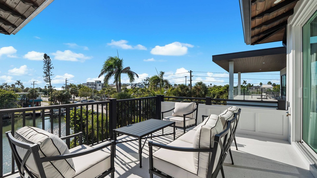 Saint Armands Key House | Luxury Villa 9BR/9BA Steps to Lido Key Beach