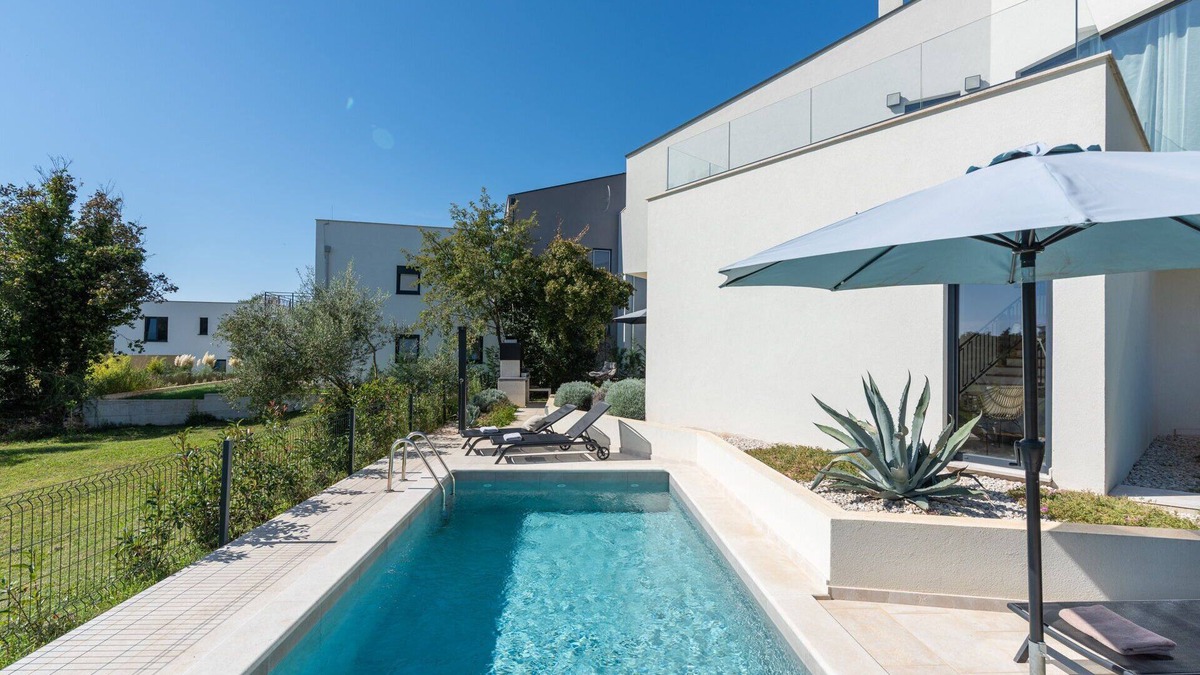 Vabriga Villa | Luxury Villa Abstracta with Pool
