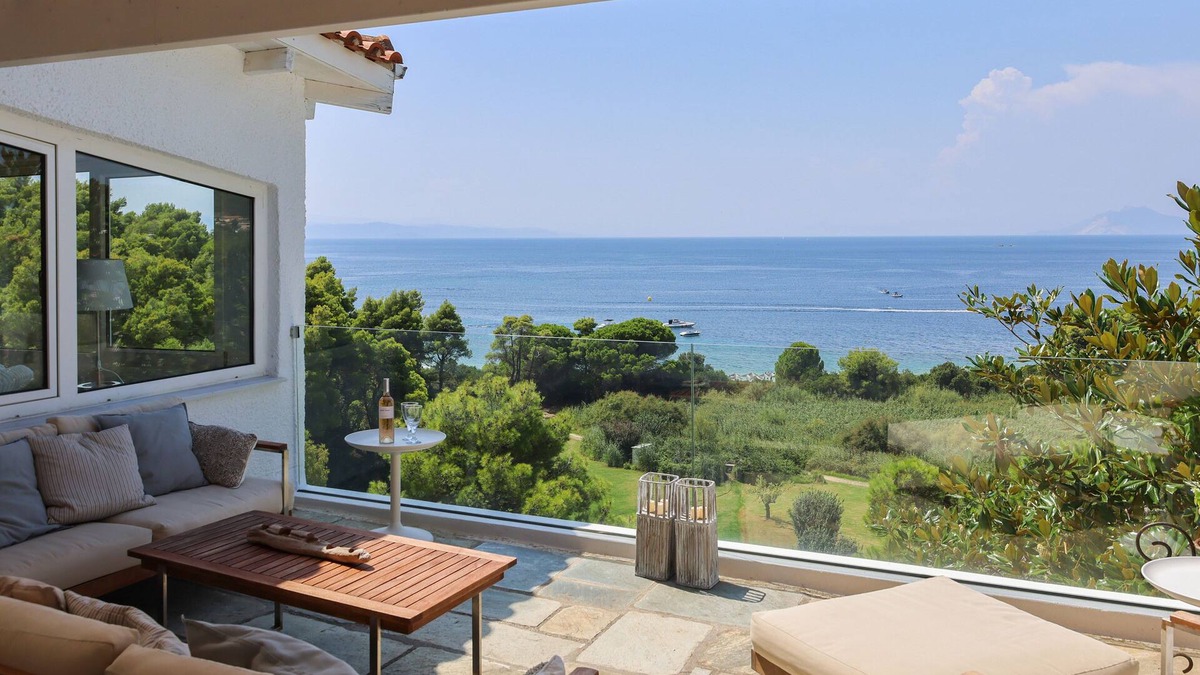 Kanapitsa Villa | Luxury Villa Alma in Skiathos. Steps to the beach., 10 min to Town.