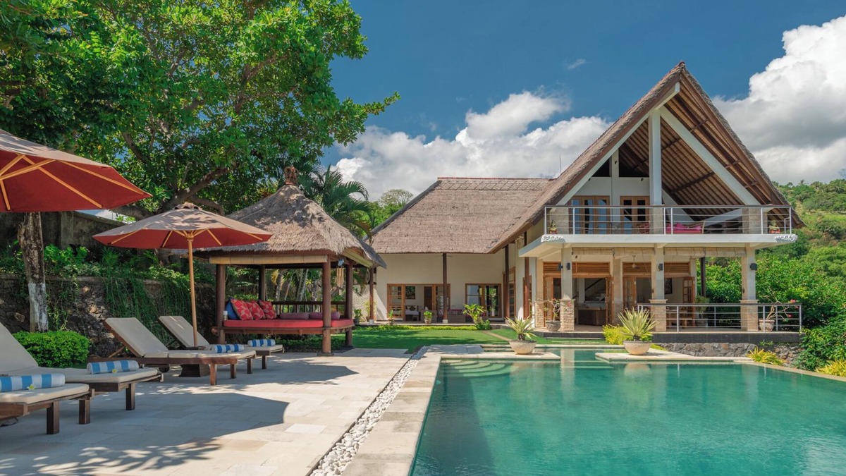 Banjar Villa | Luxury villa close to Lovina with pool and staff and spectacular views!