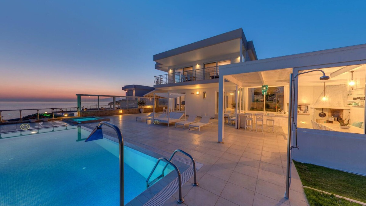 Kalamaki Villa | Luxury Villa Delfini Kalamaki Seaside Pool Jacuzzi Wi-Fi, Smart HOME