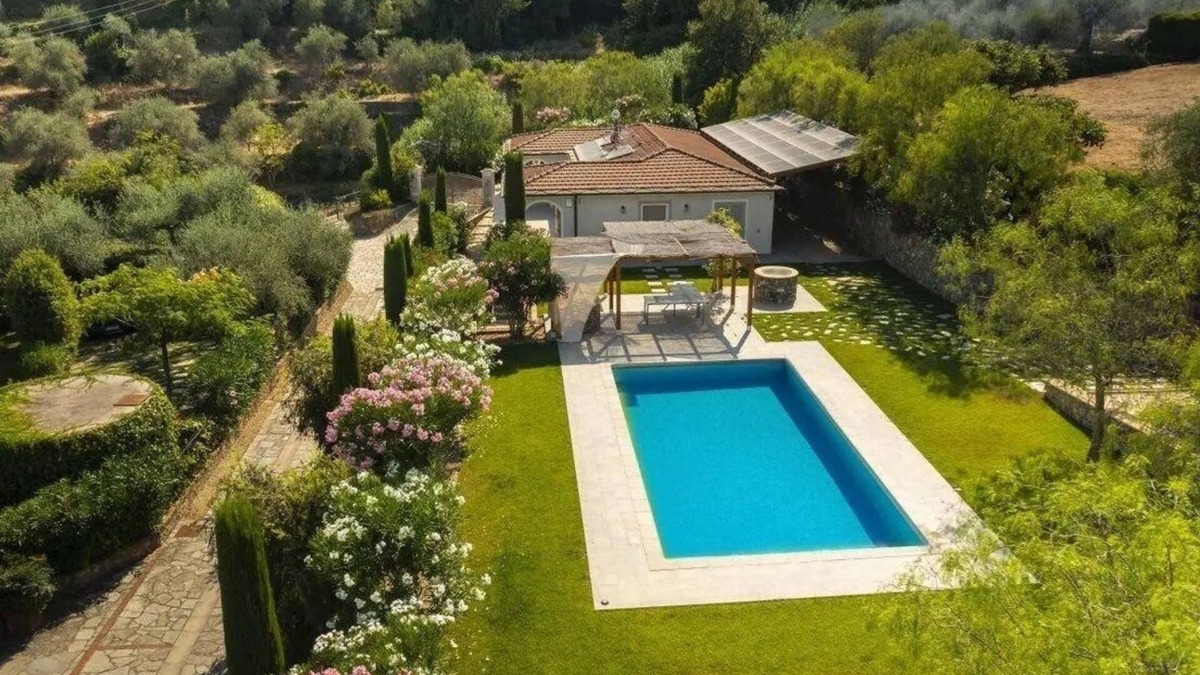 Torrazza Villa | Luxury villa for families and vacationers with PET s