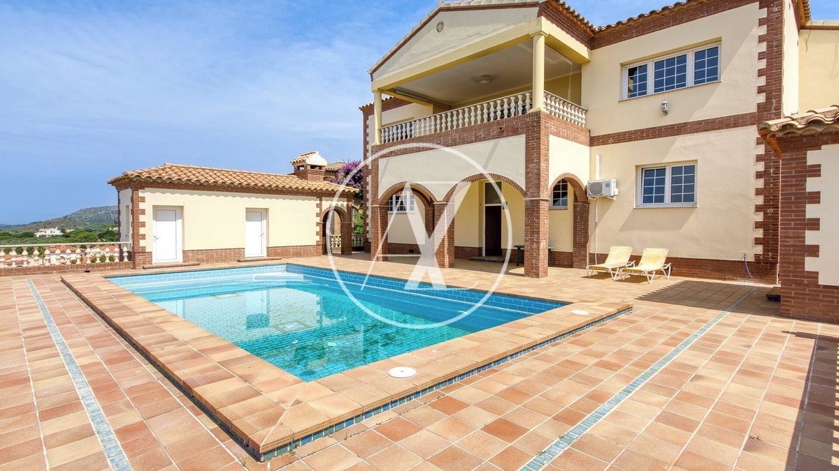 Palau-Saverdera Villa | Luxury villa for vacation rental