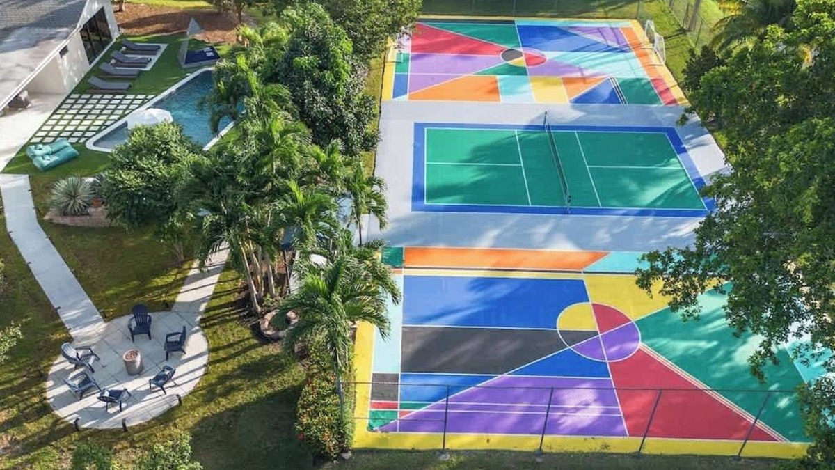 Davie House | Luxury Villa Heated Pool +Pickleball/BKB/Soccer CT