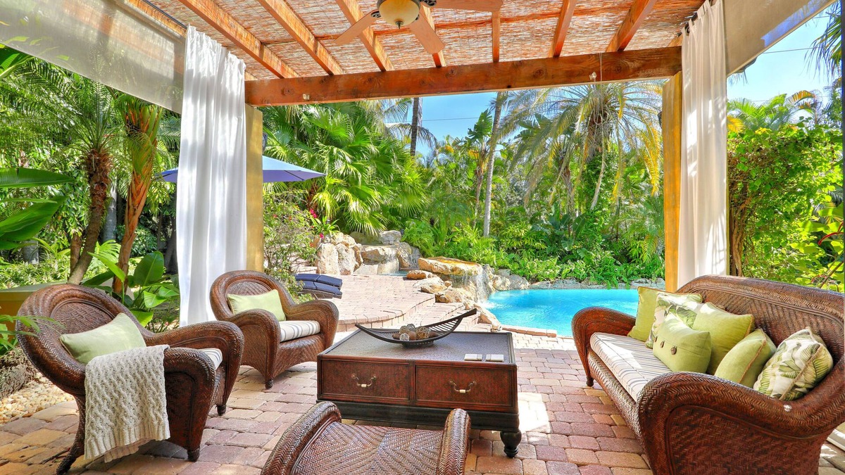 Palmetto Bay Villa | Luxury Villa-Hotel Vizalli. Heated pool 90F and jacuzzi