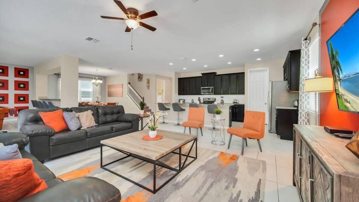 Florida Central Atlantic Coast House | Luxury Villa, huge West-facing pool, Themed Rooms!