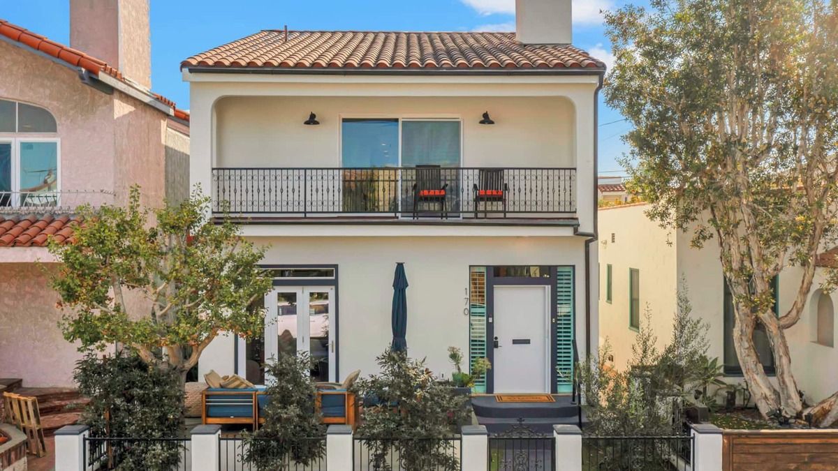 Belmont Shore House | Luxury Villa in Belmont Shores 4 Bedrooms 3 Bathn